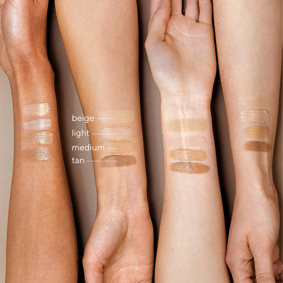 CITY CC Creme Light og Medium nuancer swatches på underarm – tilpasser sig hudtonen 