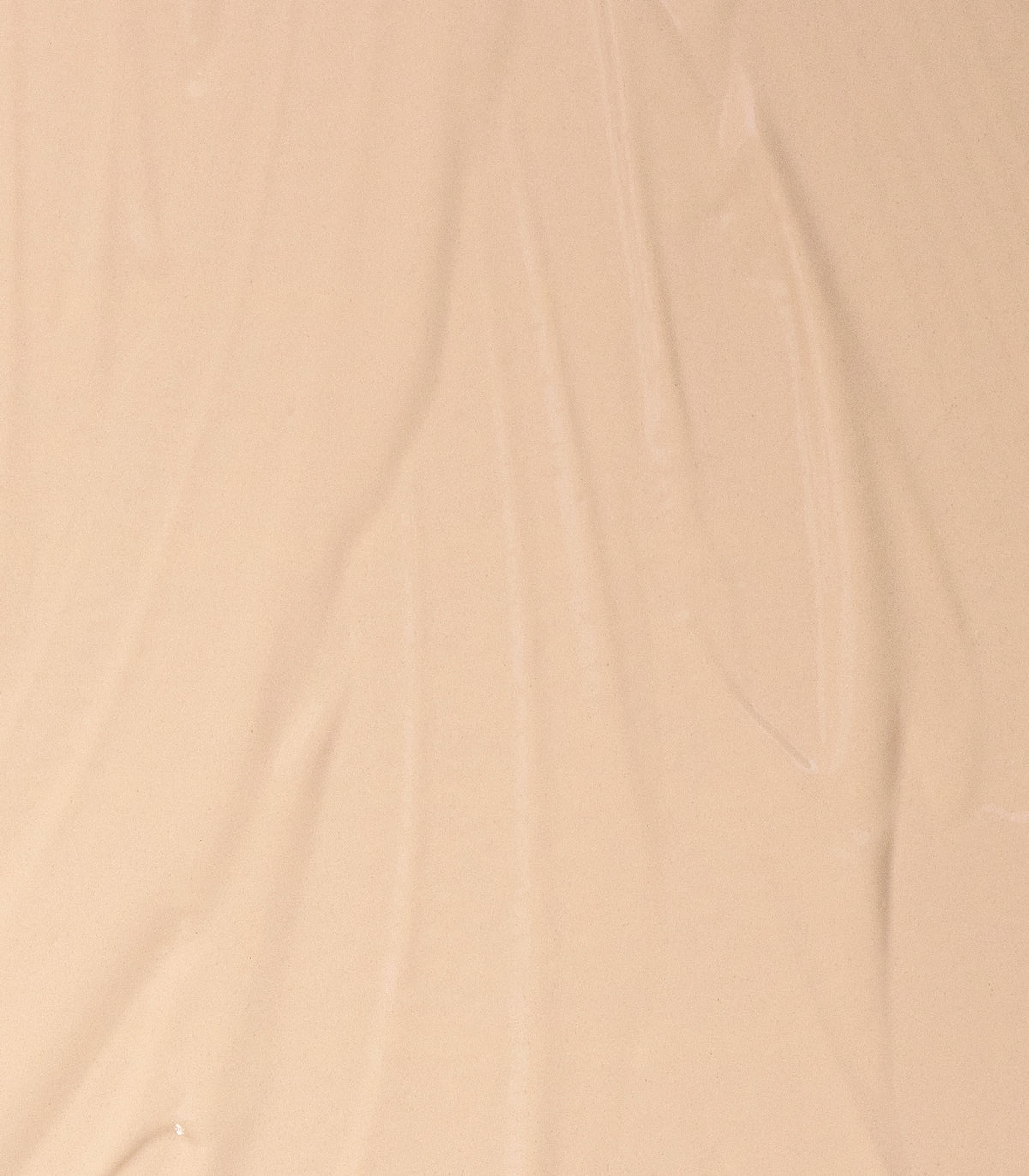 Tekstur af MÁDARA THE CONCEALER i nuancen Vanilje 15 – let og dækkende 